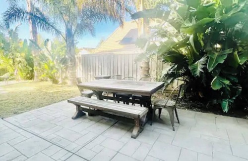 Fairfield House | Bottle rock getaway