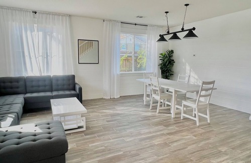 Fairfield House | Bottle rock getaway