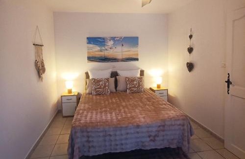 Sigean Apartment | Bouddha Fleurs de Lotus
