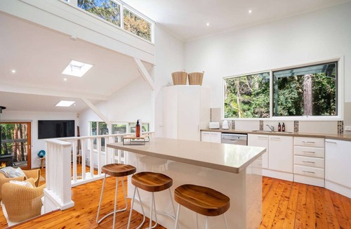 Macmasters Beach House | "Bouddi House" – Quiet & Close to Beach