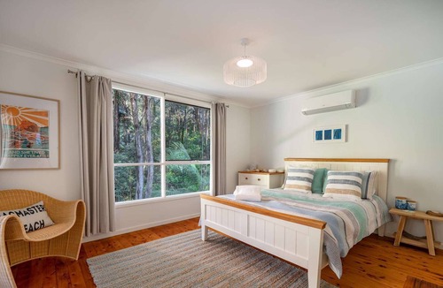 Macmasters Beach House | "Bouddi House" – Quiet & Close to Beach