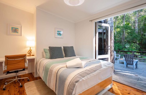 Macmasters Beach House | "Bouddi House" – Quiet & Close to Beach