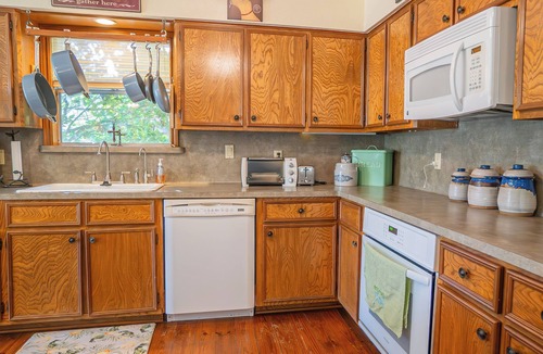 Brazoria House | Boudreau's River Retreat - Gorgeous Riverfront views, pet-friendly