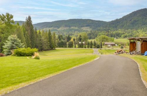 Athol Apartment | Bougie Barn 5 mi to Silverwood theme park!