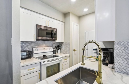 Galveston Condo | Bougie Beach Bungalow by Ryson Vacation Rentals