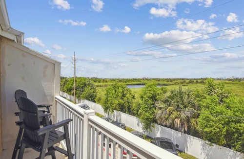 Galveston Condo | Bougie Beach Bungalow | Resort Pool