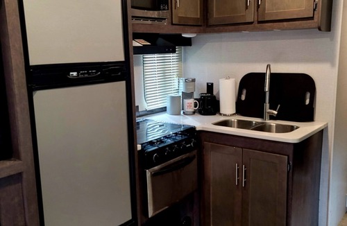 Hughsonville House | Bougie Bessie - Delivered to you!