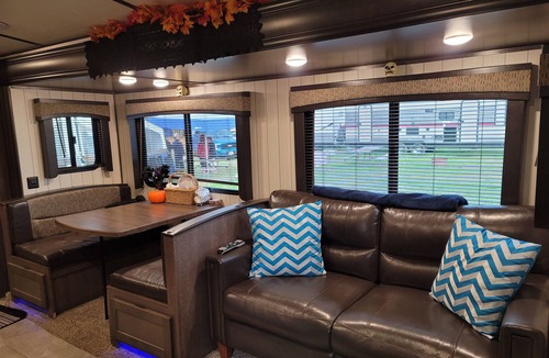 Hughsonville House | Bougie Bessie - Delivered to you!