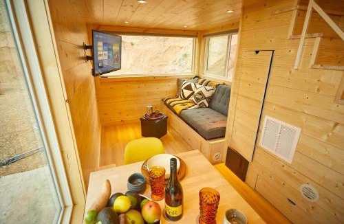 Arroyo Hondo House | Bougie TinyHome w View & Hot Tub near Hot Springs