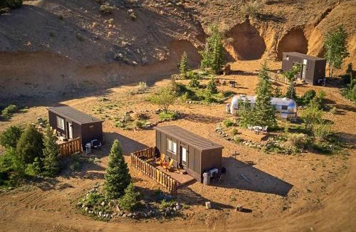 Arroyo Hondo House | Bougie TinyHome w View & Hot Tub near Hot Springs