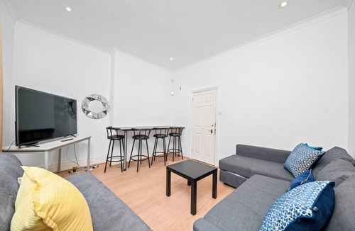 Canary Wharf Apartment | Boujee 2bed by ExCel Exhibition Centre with Free Parking