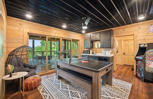 Epworth Cabin | Boujee Lodge | Luxe Cabin Game Rm Hot Tub + Views