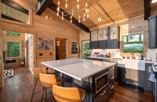 Epworth Cabin | Boujee Lodge | Luxe Cabin Game Rm Hot Tub + Views