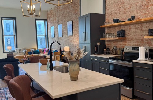 Marion Condo | Boujee on Third: 2-bedroom condo in Beautiful Downtown Marion