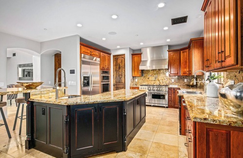 Pinnacle Peak House | Boulder 84 by LuxeKey | Splash Pad, Billiards, Putting Green & 360 Desert Views