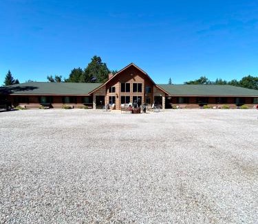 Boulder Junction Hotel | Boulder Bear Motor Lodge