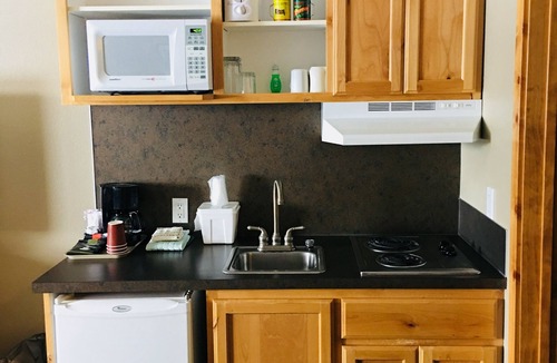 Donnelly Hotel | Boulder Creek Inn