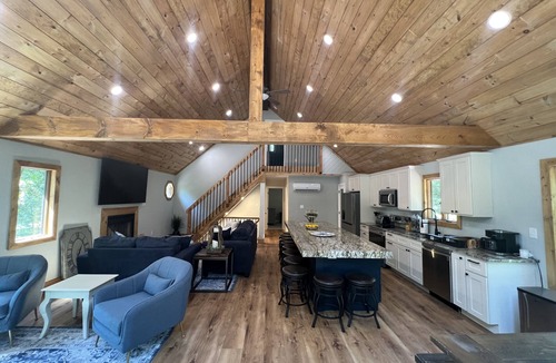 Lake Harmony Estates House | Boulder Field Manor ~ Sleeps 26 -Beach Access ~ Hot Tub!