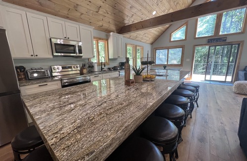 Lake Harmony Estates House | Boulder Field Manor ~ Sleeps 26 -Beach Access ~ Hot Tub!