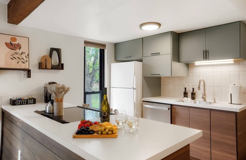 East Boulder Condo | Boulder Retreat w/Pool & Mountain Views
