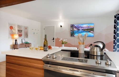 East Boulder Condo | Boulder Retreat w/Pool & Mountain Views
