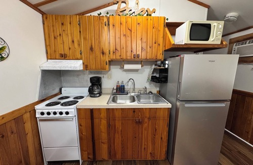 Texanna Cabin | Boulder Ridge Cabin 2: The Cottage - Newly Renovated Tiny Cabin