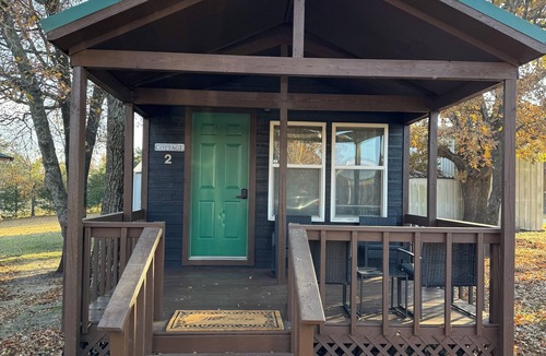 Texanna Cabin | Boulder Ridge Cabin 2: The Cottage - Newly Renovated Tiny Cabin