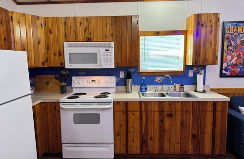 Texanna Cabin | Boulder Ridge Cabin 4: Thunder Road - Newly Renovated Tiny Cabin Escape