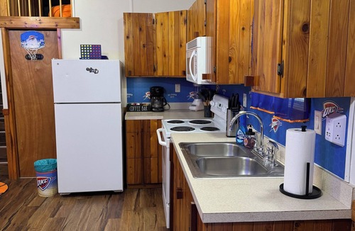 Texanna Cabin | Boulder Ridge Cabin 4: Thunder Road - Newly Renovated Tiny Cabin Escape