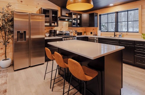 Sunderland Cabin | Boulder Run Cabin-Mountain Views/Sauna/Hot Tub/EV Charger