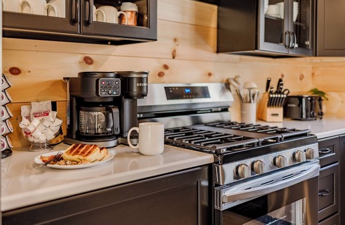 Sunderland Cabin | Boulder Run Cabin-Mountain Views/Sauna/Hot Tub/EV Charger