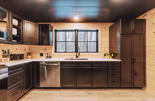 Sunderland Cabin | Boulder Run Cabin-Mountain Views/Sauna/Hot Tub/EV Charger