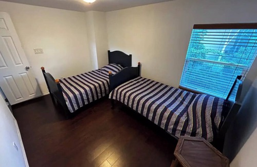 Canoga Park House | Boulders Views,Patio, peaceful
