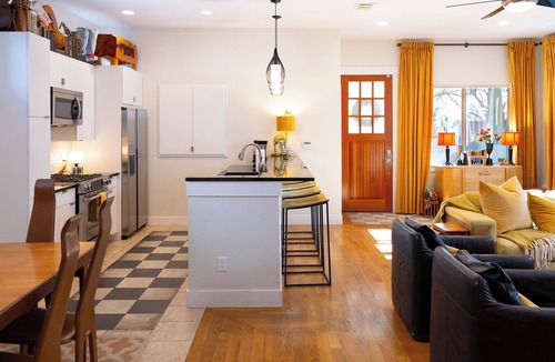 Bouldin House | Bouldin Creek Retreat | Putting Green + Walkable to SoCo
