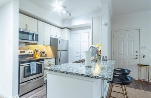 Irving Apartment | Boulevard Stays 1BR King Suite Pool, Gym & Parking 03