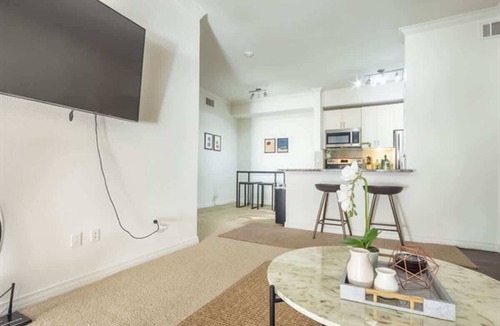 Irving Apartment | Boulevard Stays 1BR King Suite Pool, Gym & Parking 03