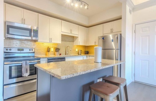 Irving Apartment | Boulevard Stays 1BR King Suite Pool, Gym & Parking 01