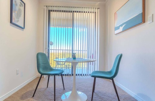 Irving Apartment | Boulevard Stays 1BR King Suite Pool, Gym & Parking 01
