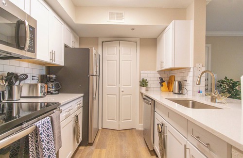 North Arlington Apartment | Boulevard Stays - Arlington