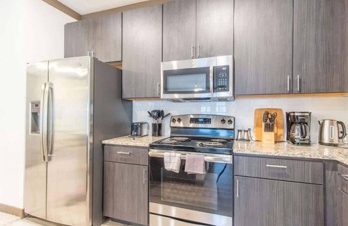 Middletown Apartment | Boulevard Stays Charming 2BR Retreat Pool, Parking, Gym