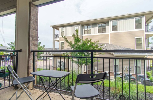 Buechel Apartment | Boulevard Stays Comfy 1BR Haven Pool, Free Parking & Cozy Details