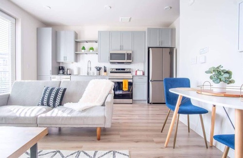 Dallas Apartment | Boulevard Stays Comfortable 1BR Suite w Pool, Parking, Gym 03