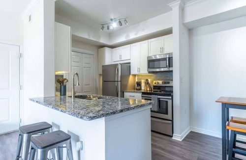 Irving Apartment | Boulevard Stays Comfy King 1BR Pool, Gym & Free Parking 05