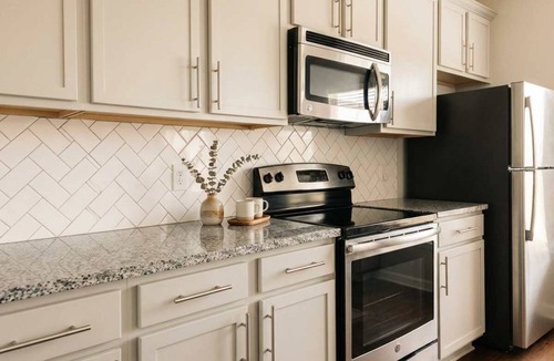West End Apartment | Boulevard Stays Midtown 1BR Pool, Gym, Parking 05