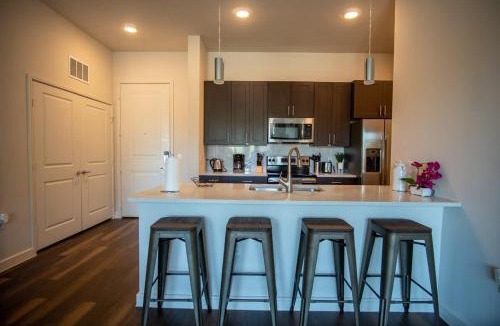 Richardson Apartment | Boulevard Stays Nature Escape 2BR Suite Gym Pool Parking