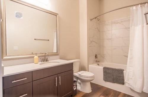 Richardson Apartment | Boulevard Stays Nature Escape 2BR Suite Gym Pool Parking
