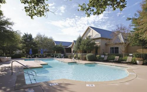 Willow Run Apartment | Boulevard Stays Peaceful 1BR King Suite Pool Parking Gym 02