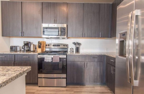 Middletown Apartment | Boulevard Stays Spacious 1BR Suite Pool, Parking Gym D