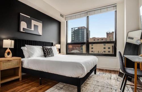 Near North Side Apartment | Boulevard Stays Walk Everywhere 5 mins to Magnificent Mile River North 02
