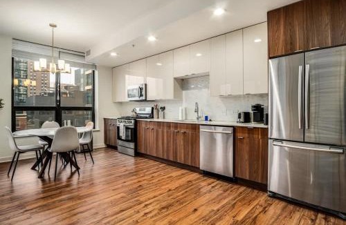 Near North Side Apartment | Boulevard Stays Walk Everywhere 5 mins to Magnificent Mile River North 02
